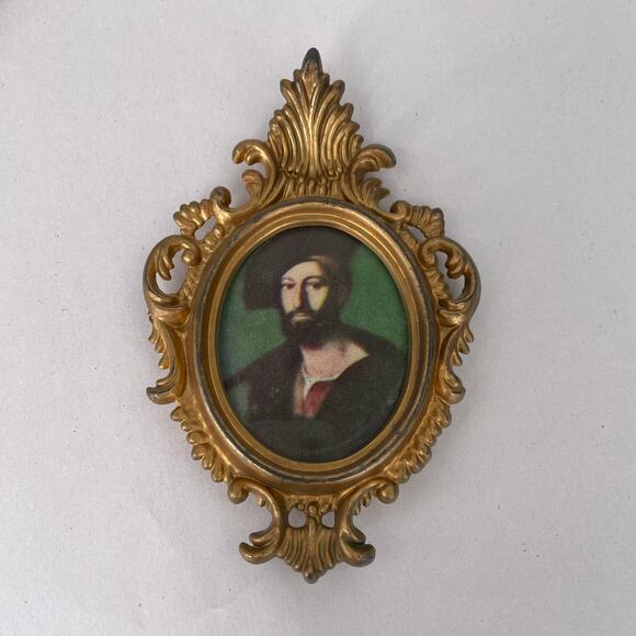 Vintage Ornate Hong Kong molded plastic framed portraits, wall art set of 3 - Picture 6 of 15